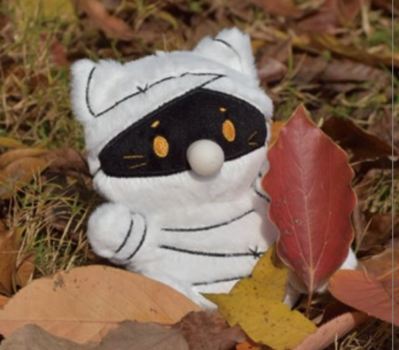 Mummy Meow Sit lifestyle image