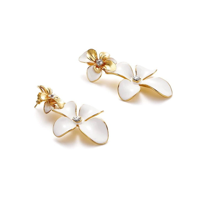 Dogwood Pearl Stud Earrings detail