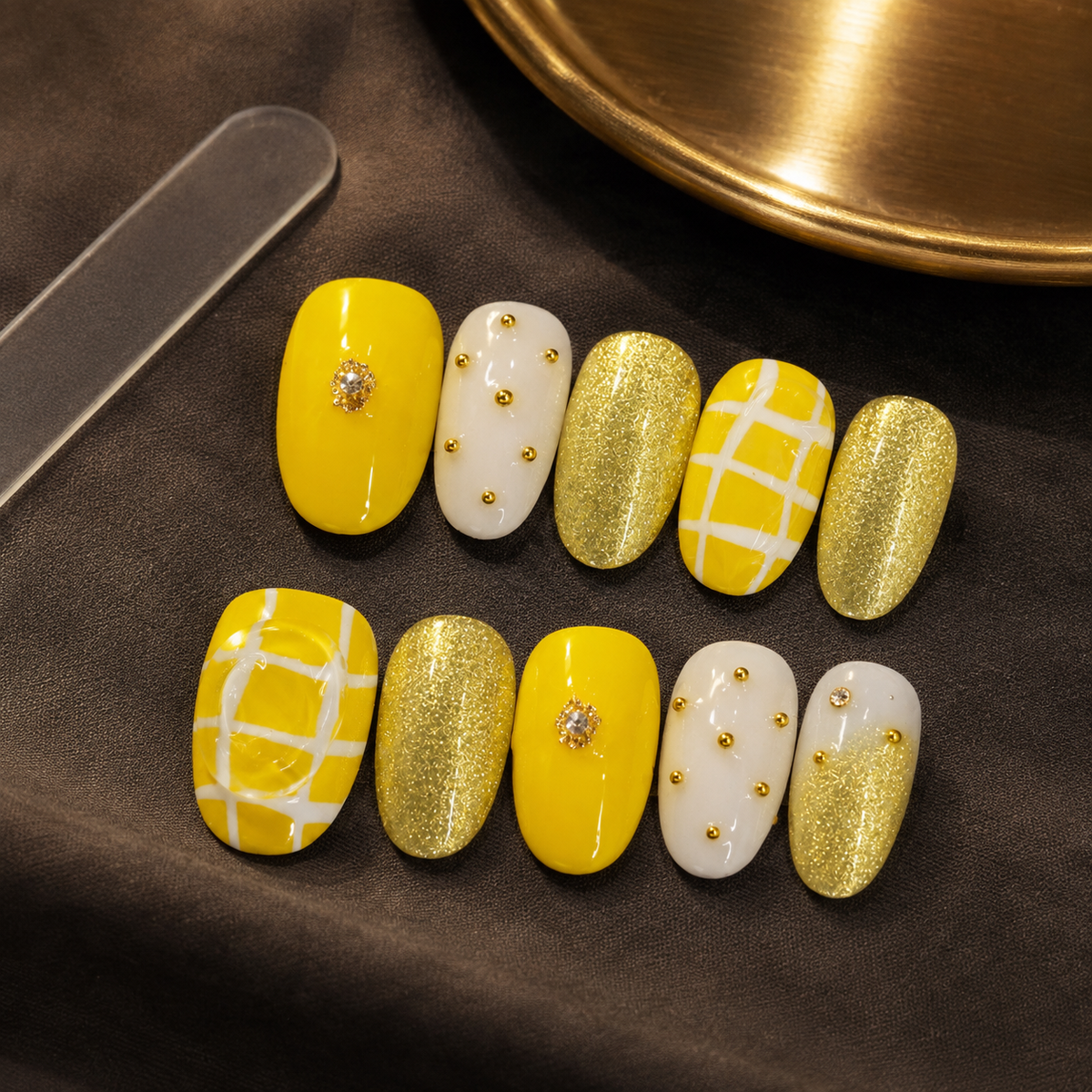 Elizabeth Press-On Nails lifestyle 03